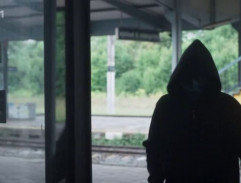 Pachatel na nádraží