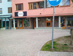 Před domem Markéty Zajícové