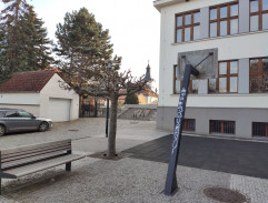 Před kulturním centrem