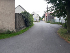 Kamil sprintuje za jeřábem