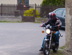 Petr na motorce