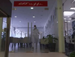 Hanka prichádza za riaditeľom