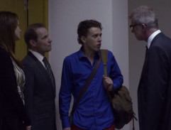 pred súdnou sieňou