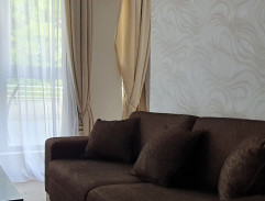 v hotelovej izbe kúpeľov