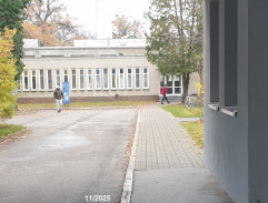 pred psychiatrickoui liečebňou