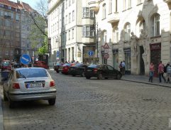 Na ulici se sousedkou