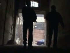 vchod do starej továrne