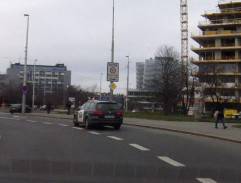 na kruhovom objazde 2