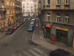 Ulice před kavárnou