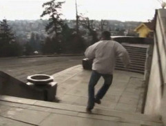 Schodiště od památníku