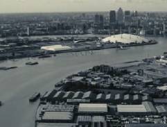 Bílá kopule ve městě