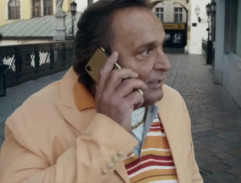Lolo telefonuje