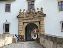 Příjezd na hrad Trojříčí