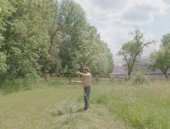 Táta Frýdl seče louku