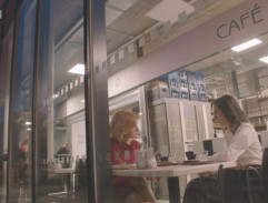 V kavárně