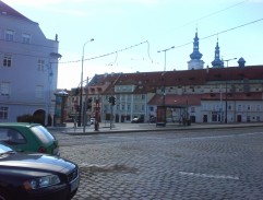 cesta púred hotelom