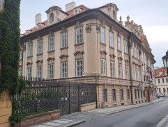 Cesta z Kolovratského paláce