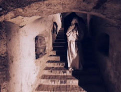 V hradním sklepení