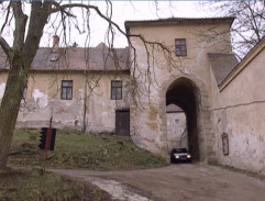 Příjezd na nádvoří