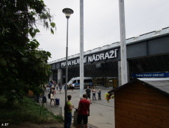 Před nádražím