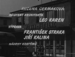 Před budovou autobusového nádraží