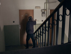 Před bytem Borkových