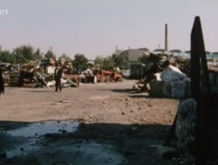 Dvůr sběrny a hala s komínem