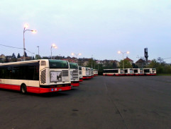 Odstavené autobusy v garážích