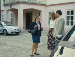 Pred detským domovom