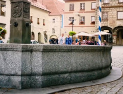 Náměstí s kašnou