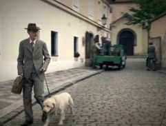 Před bydlištěm Havleny