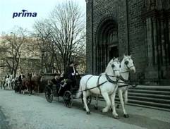 Kočár se svatebčany