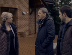 Před domem Valentových