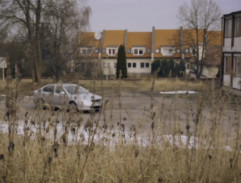 Příjezd policie k ubytovně