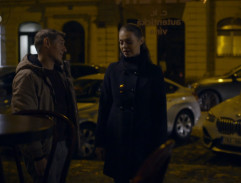 Před zavřenou vinárnou