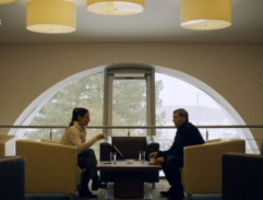 Vondráček s dcerou v kavárně