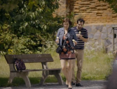 Lavička na hřišti