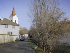 Příjezd k biofarmě