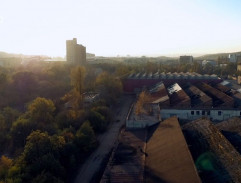 Pohled na starou továrnu