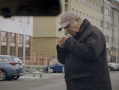 Kuřák na přechodu