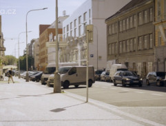 Příjezd policistů k restauraci