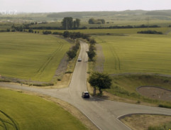 Křižovatka v polích