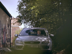 Hynek Gregor v autě