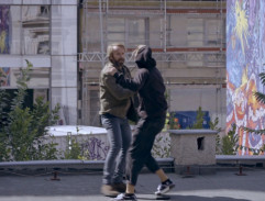 Na střeše garáží