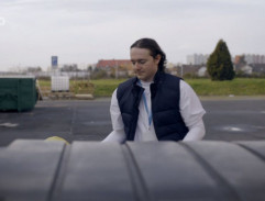 Kontejnery u nemocnice