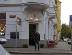 Kpt. Kovář před barem