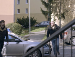 Před bydlištěm Kateřiny Gruberové 2