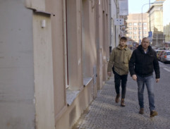 Před bydlištěm Štěpána Václava