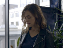 Kpt. Šafářová u okna