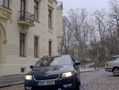 Před bydlištěm Martiny Svátkové